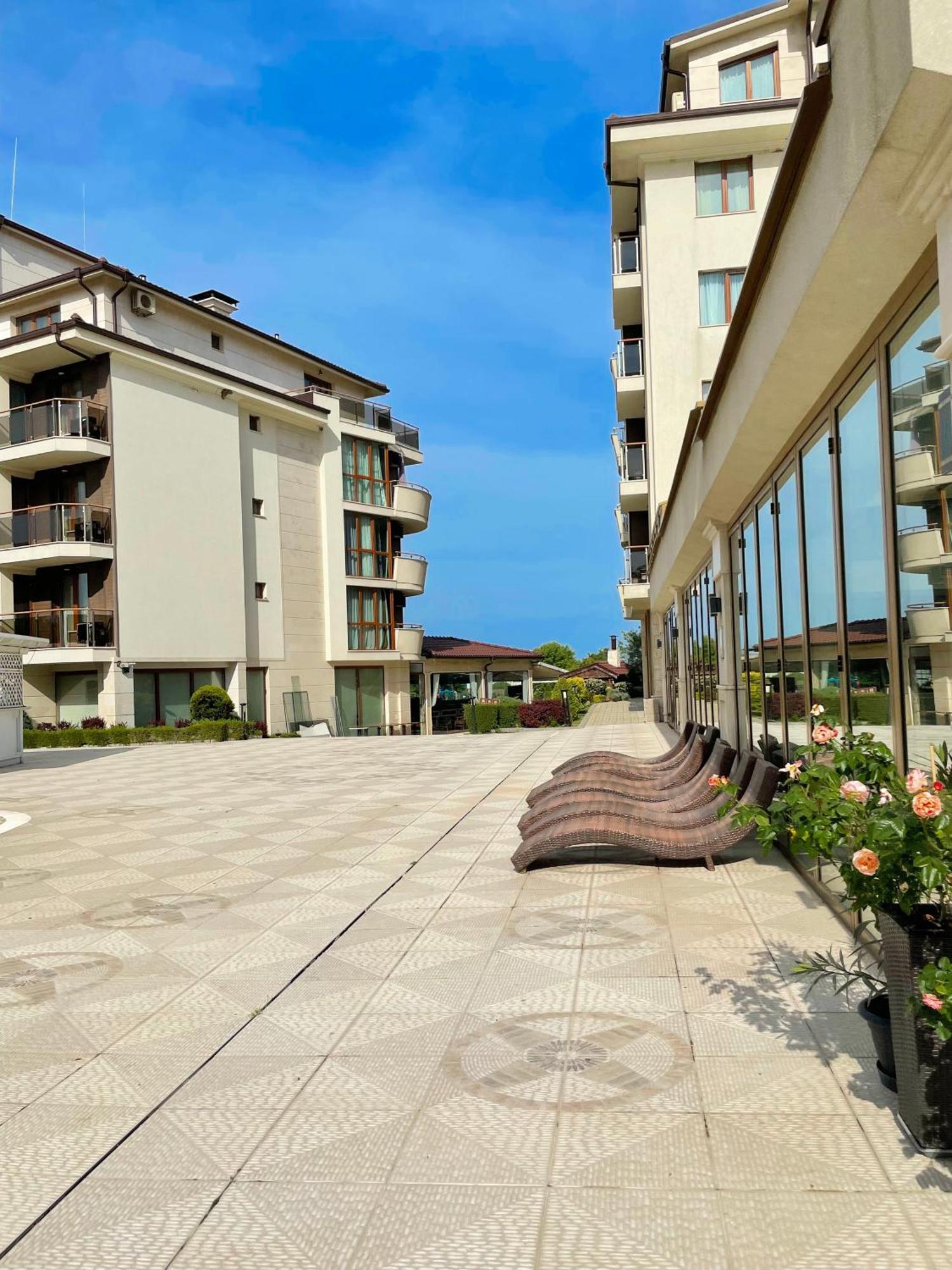 Long Sunny Holiday Shkorpilovtsi Exterior foto
